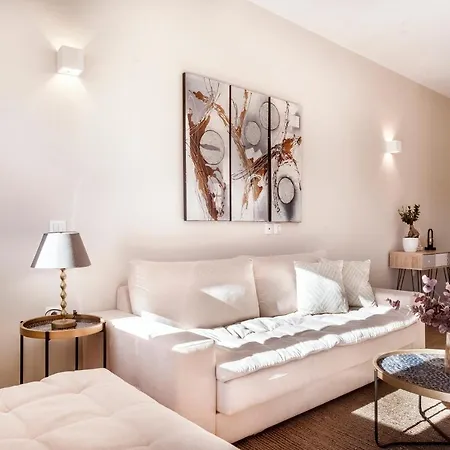 Kentia Fine Living